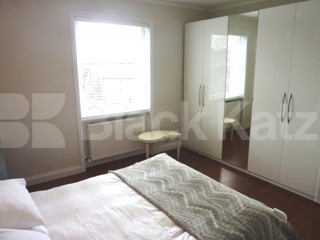 			LUXURY MODERN ONE BED!, 1 Bedroom, 1 bath, 1 reception Flat			 St Augustines Road, CAMDEN SQUARE